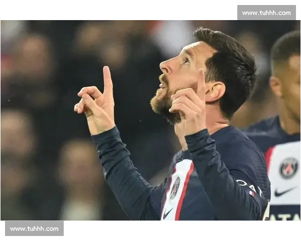 梅西携巴黎逆转胜利创赛季新高球迷欢呼如潮